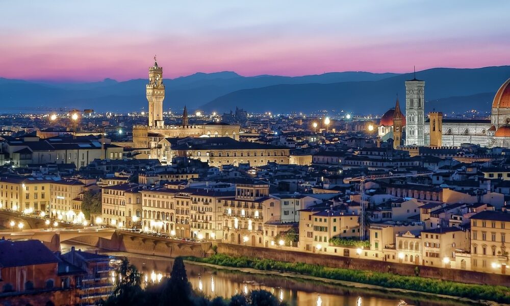 Blick auf Florenz mit den Uffizien und dem Arno