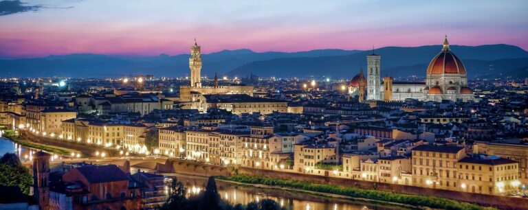 Blick auf Florenz mit den Uffizien und dem Arno