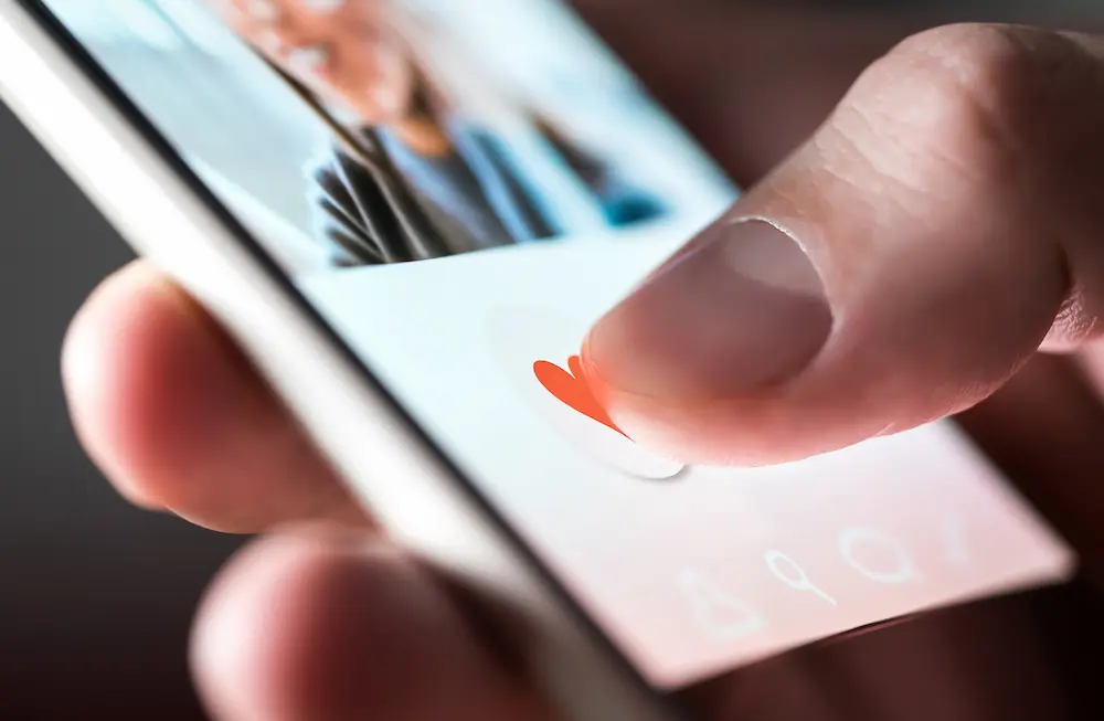 Instagram für Autoren – Like auf einem Smartphone in einer Social-Media-App