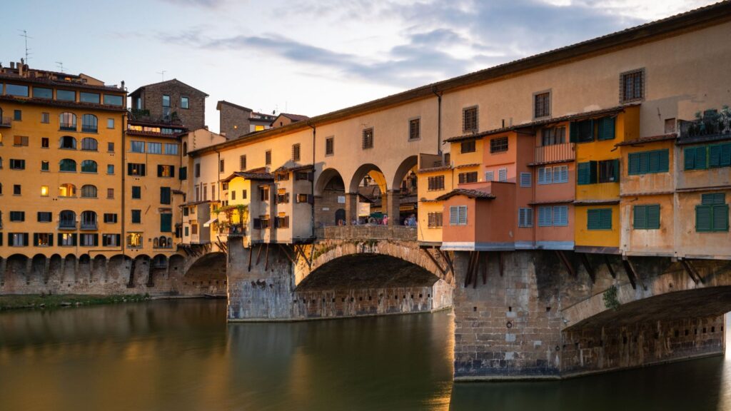 onte Vecchio in Florenz vor Beginn der Restaurierungsarbeiten am Arno