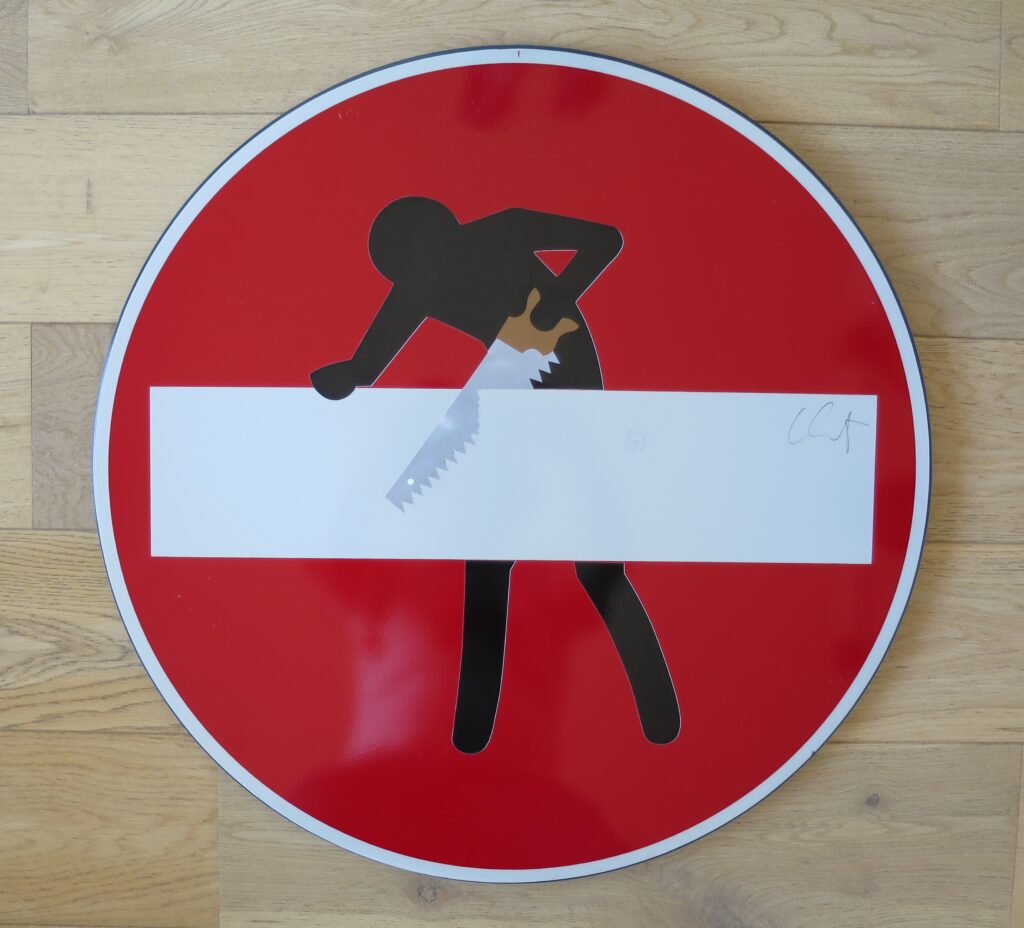 Clet Abraham gestaltet ein Einfahrt-verboten-Schild mit einem sägenden Tischler in Florenz – Toskana Wochenschau