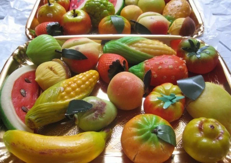 Frutta Martorana – bunte Marzipanfrüchte in täuschend echter Obstform