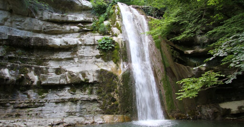 Toskana Wochenschau: Aquacheta-Wasserfall im toskanischen Apennin als Ausflugstipp
