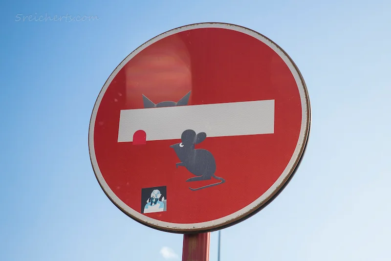 Toskana Wochenschau – Clet-Abraham-Verkehrsschild mit Katze und Maus in Florenz