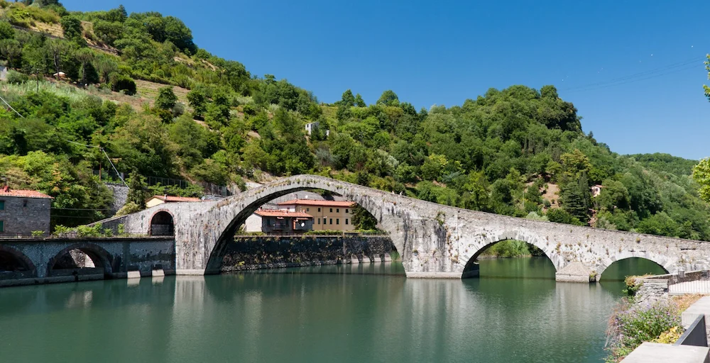 Toskana Wochenschau – Ponte del Diavolo bei Borgo a Mozzano in der Garfagnana