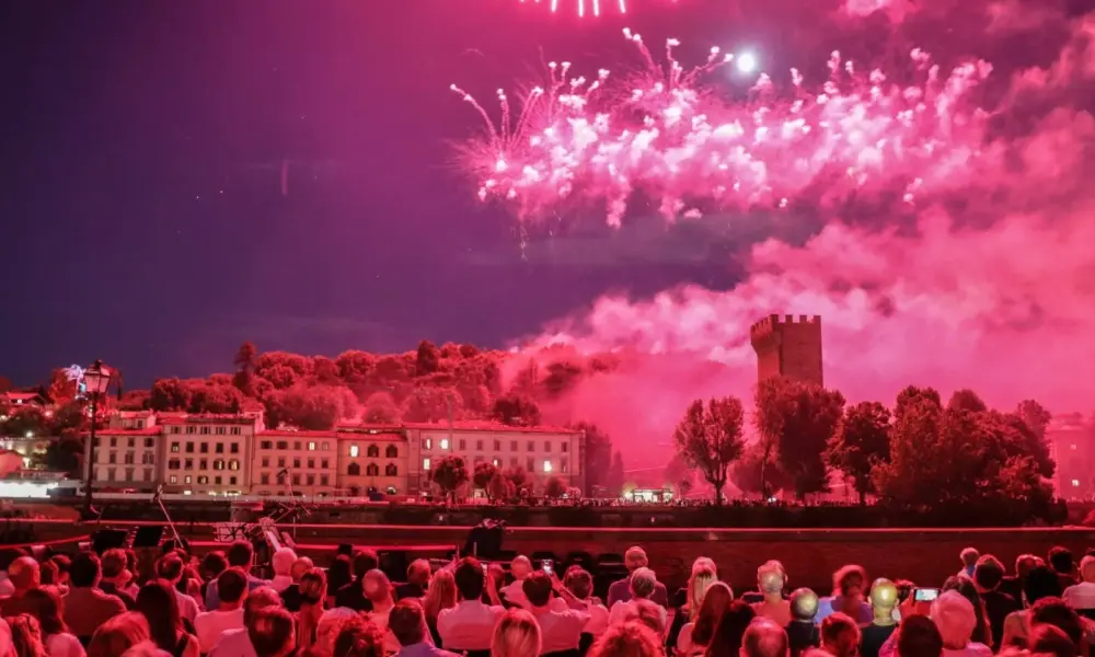 Toskana Wochenschau – Feuerwerk zu San Giovanni über Florenz