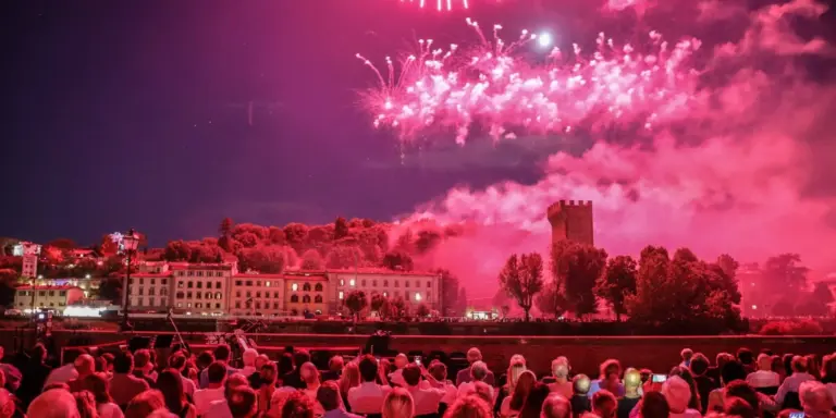 Toskana Wochenschau – Feuerwerk zu San Giovanni über Florenz