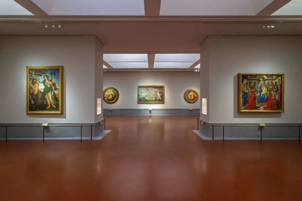 Toskana Wochenschau: Neu gestalteter Botticelli-Bereich in den Uffizien in Florenz mit moderner Präsentation der Renaissance-Gemälde