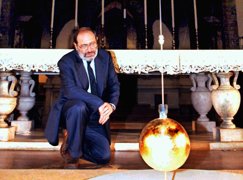 Toskana Wochenschau: Umberto Eco beim Foucaultschen Pendel im Dom von Florenz im Jahr 1997