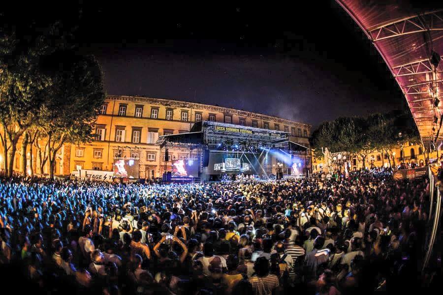 Lucca Summer Festival mit Konzert auf der Piazza Napoleone in der Toskana Wochenschau