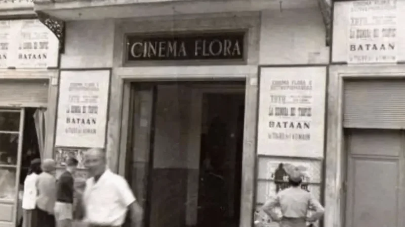 Toskana Wochenschau: historische Schwarz-Weiß-Aufnahme des Eingangs zum Cinema Flora in Florenz