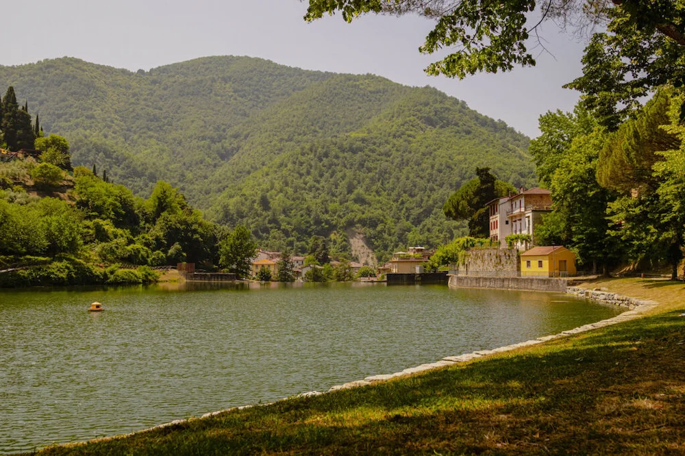 Landschaft bei Londa in der Montagna Fiorentina in der Toskana Wochenschau über die unbekannte Bergwelt des Apennin