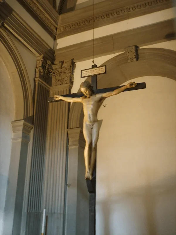 Toskana Wochenschau: Michelangelos hölzernes Kruzifix in der Sakristei von Santo Spirito in Florenz