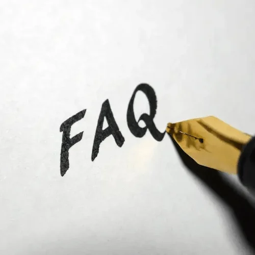Fragen zum Korrektorat – FAQ mit Füllfeder als Symbol für Antworten rund um Textkorrektur