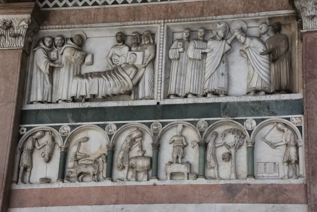 Monatsreliefs von Juli bis Dezember im Dom San Martino in Lucca – Toskana Wochenschau
