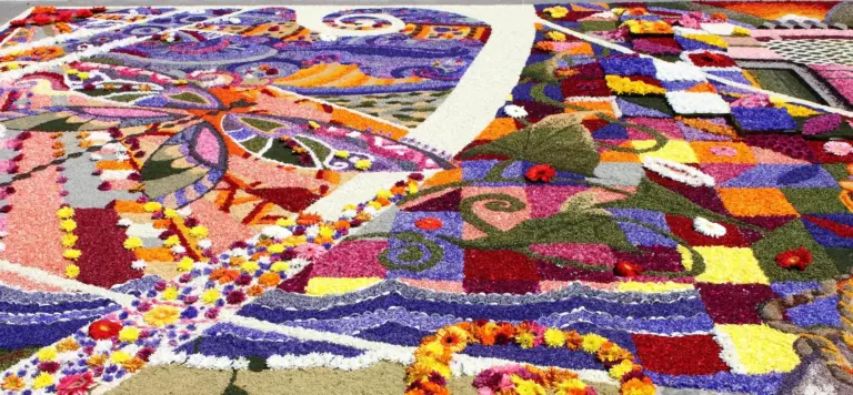 Toskana Wochenschau: farbenfroher Blumenteppich einer traditionellen Infiorata