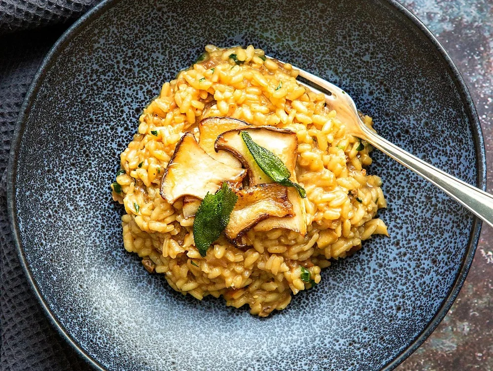 Steinpilz-Risotto – cremiges Risotto mit gebratenen Steinpilzen und Kräutern