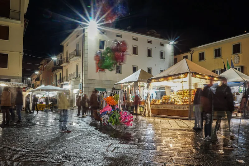 Toskana Wochenschau – abendlicher Markt bei der Festa del Perdono in Terranuova Bracciolini