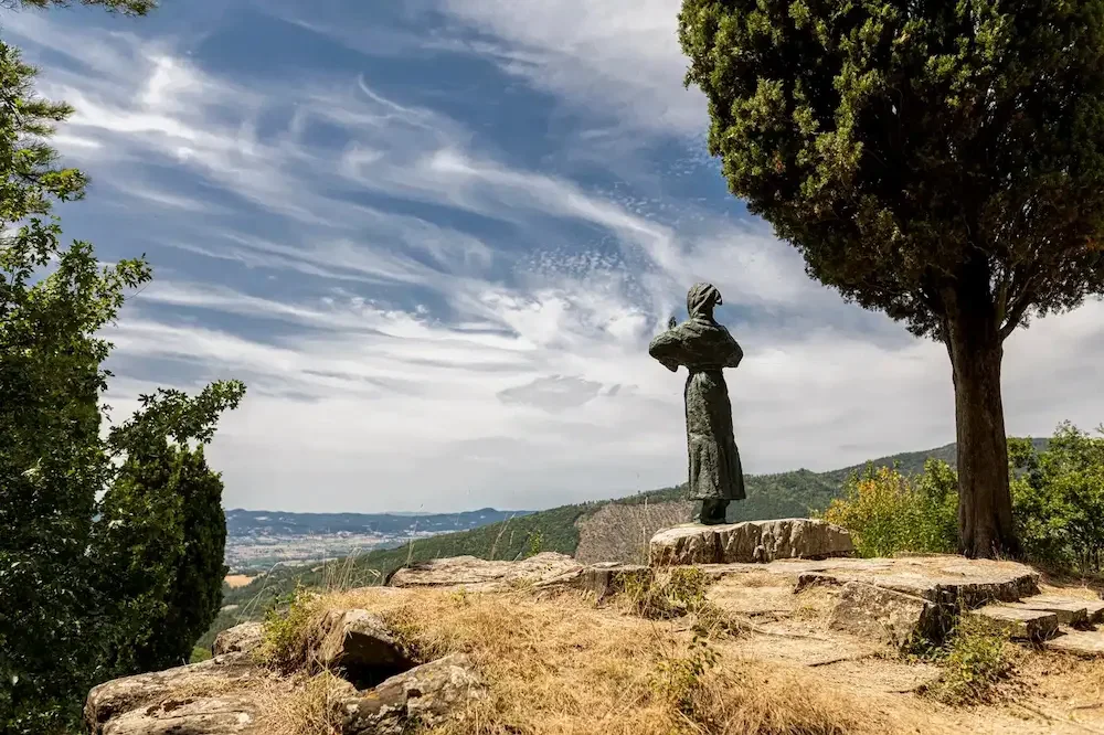 Toskana Wochenschau – Statue von Franz von Assisi am Eremo di Montecasale bei Sansepolcro